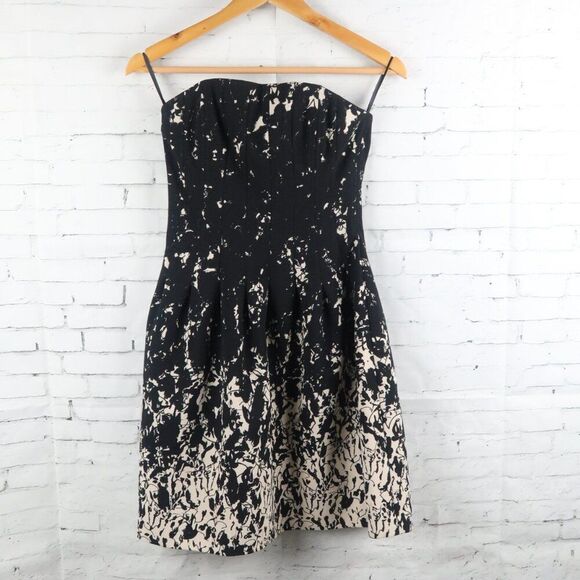 H&M BLACK & IVORY ABSTRACT PRINT STRAPLESS FIT & FLARE MINI DRESS SIZE 4 - Picture 1 of 6